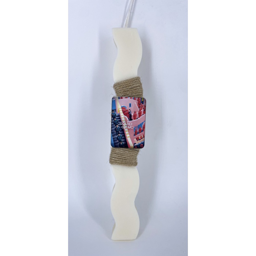 Squid Game Easter candle with wooden ornament – handmade scented candle from plant-based soy wax - Easter Candles | Candlespap.gr
